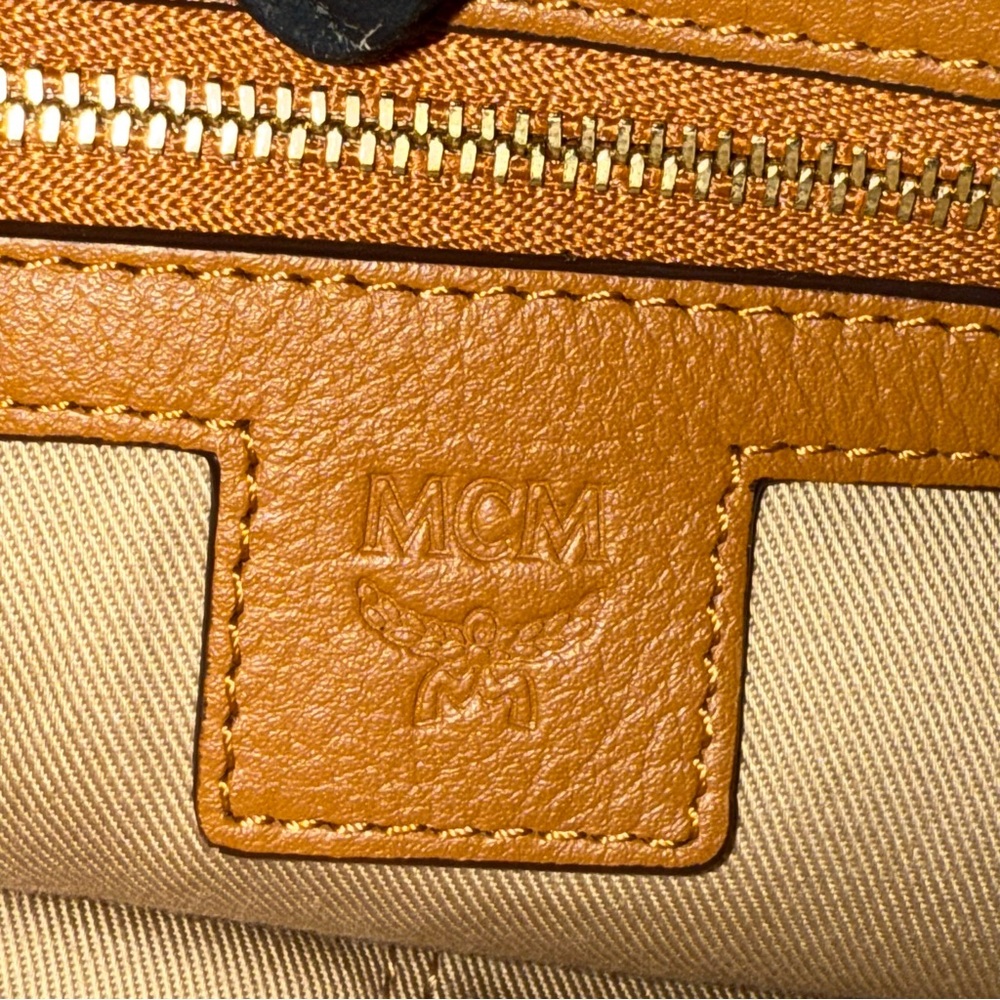 UNUSED UNISEX AUTHENTIC MCM COGNAC
Visetos Klassik Messenger Bag - Picture 14 of 16